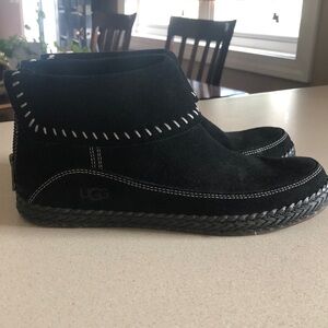 UGG Black Moccasin Ankle Boots EUC